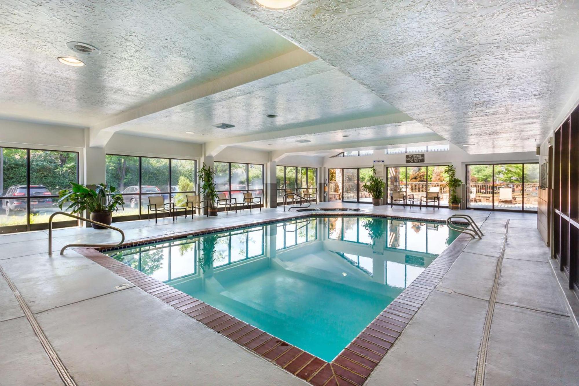Best Western Plus Cotton Tree Inn Sandy Bagian luar foto